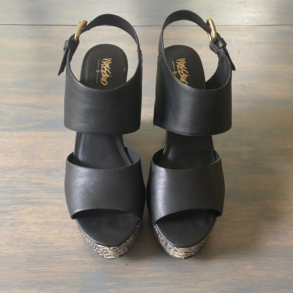 Platform wedges with printed design